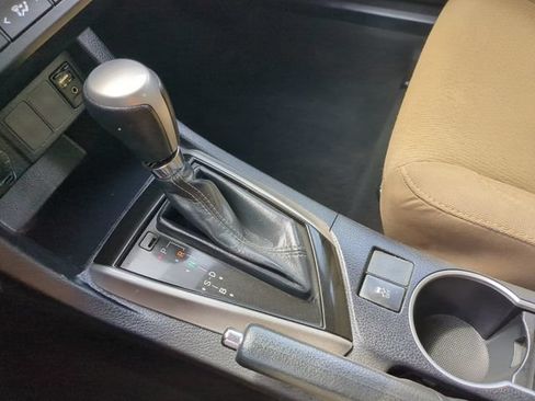 Used 2014 Toyota Corolla LE FWD image 23
