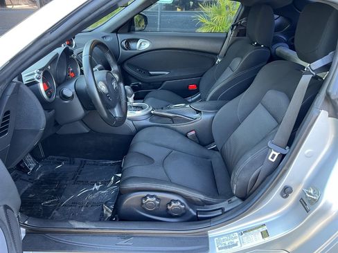 Used 2015 Nissan 370Z Coupe image 8