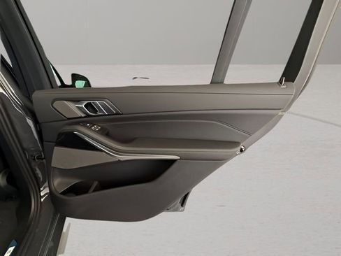 Used 2026 BMW X7 xDrive40i w/ M Sport Package image 27