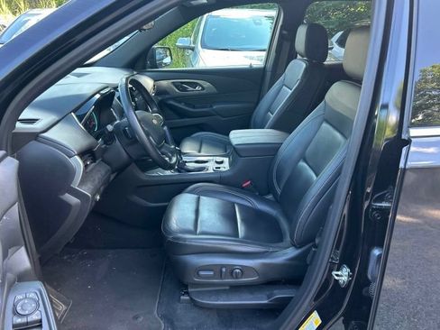 Used 2023 Chevrolet Traverse LT w/ LT Premium Package AWD/4WD image 9