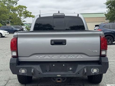 Used 2019 Toyota Tacoma TRD Sport AWD/4WD image 9