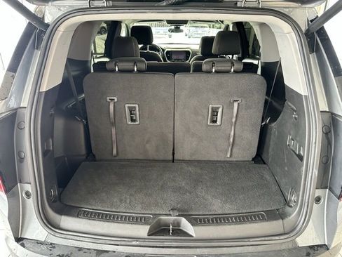 Used 2022 GMC Acadia SLE w/ GMC Pro Grade Package image 16