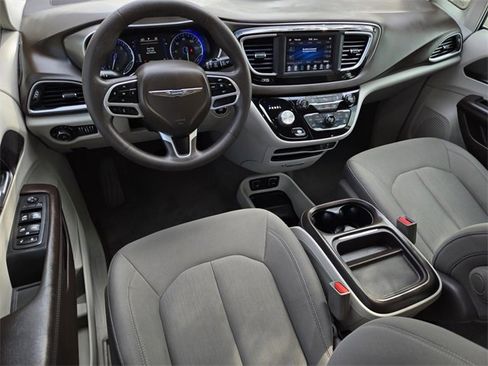 Used 2018 Chrysler Pacifica Touring Plus w/ Tire & Wheel Group image 19