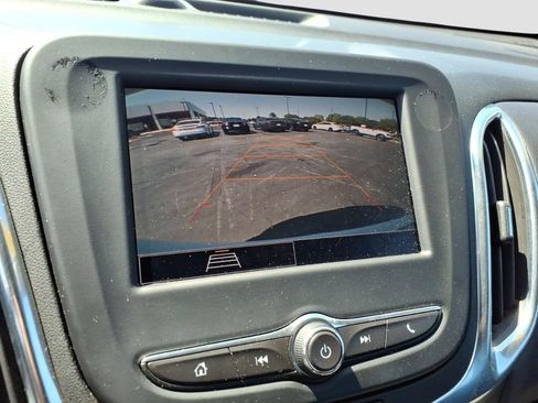 Used 2024 Chevrolet Equinox LT FWD image 18