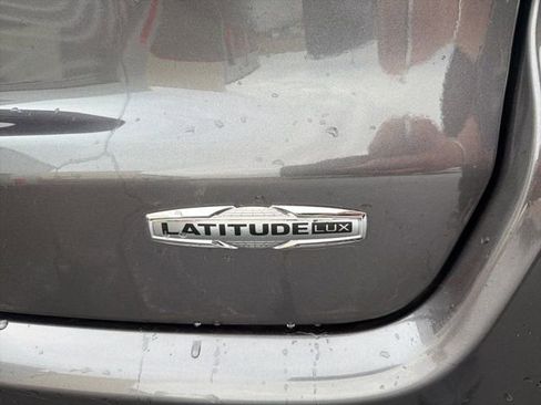 Used 2022 Jeep Compass Latitude image 9