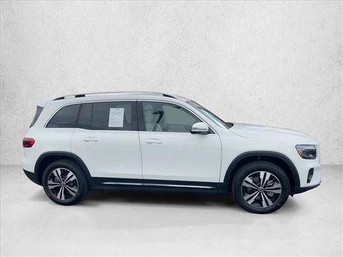 Used 2025 Mercedes-Benz GLB 250 4MATIC image 4