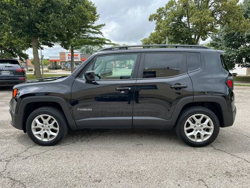 Used 2018 Jeep Renegade Latitude w/ Cold Weather Group AWD/4WD image 4