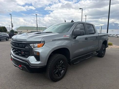 Used 2025 Chevrolet Silverado 1500 Custom Trail Boss w/ LPO, Dark Essentials Package AWD/4WD image 3