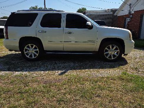 Used 2012 GMC Yukon Denali image 2