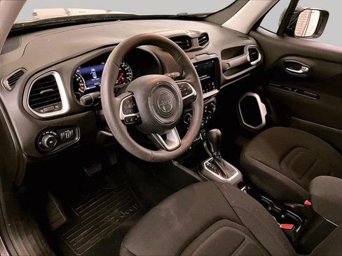 Used 2018 Jeep Renegade Latitude w/ UConnect 8.4 Nav Group AWD/4WD image 12