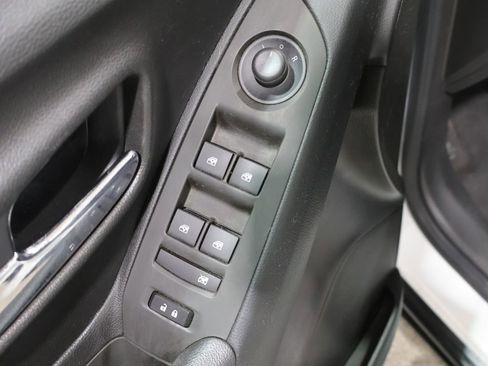 Used 2017 Chevrolet Trax LT w/ LT Convenience Package FWD image 13