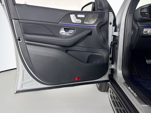 New 2026 Mercedes-Benz GLS 580 4MATIC image 21