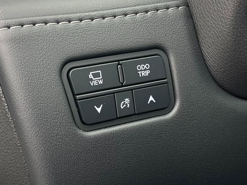 Used 2025 Lexus LX 600 4WD w/ Luxury Package image 86