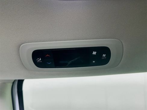 Used 2023 Chrysler Voyager LX image 22