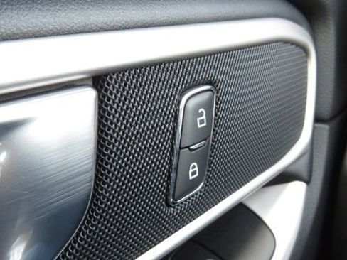 Certified 2022 Ford Explorer XLT w/ Equipment Group 202A image 29