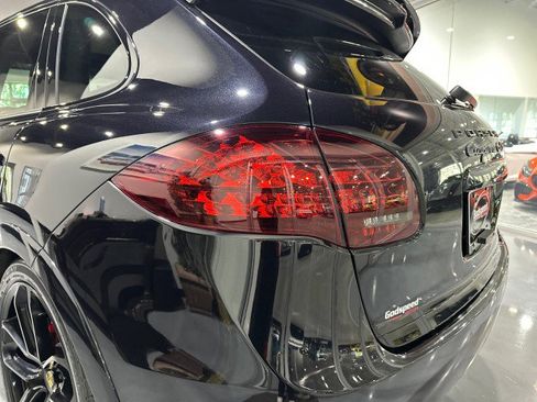 Used 2014 Porsche Cayenne GTS AWD/4WD image 33