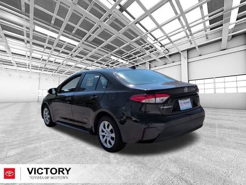 Used 2024 Toyota Corolla LE image 3
