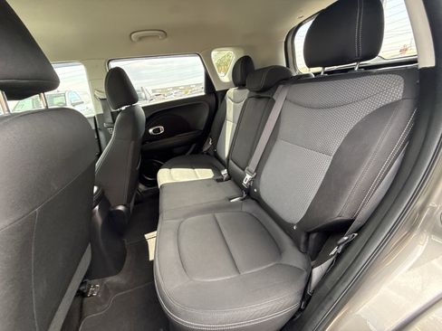 Used 2018 Kia Soul + FWD image 13