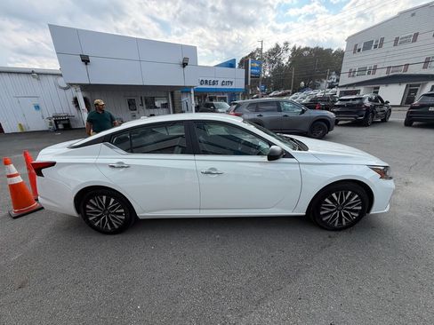 Used 2025 Nissan Altima 2.5 SV FWD image 6