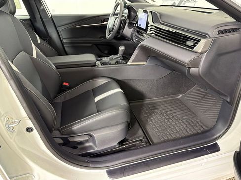 Used 2025 Toyota Camry SE w/ Convenience Package FWD image 13