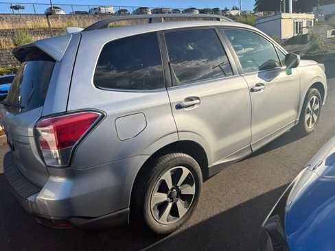 Used 2017 Subaru Forester 2.5i Limited AWD/4WD image 3