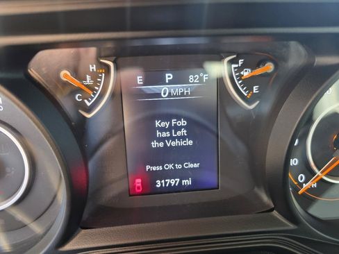 Used 2024 Jeep Gladiator Sport AWD/4WD image 14