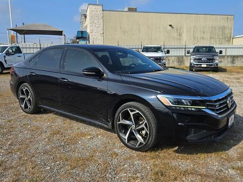 Used 2022 Volkswagen Passat 2.0T R-Line image 3