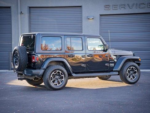 Used 2018 Jeep Wrangler Unlimited Sahara w/ Uconnect 4C Nav & Sound Group image 7