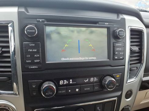 Used 2018 Nissan Titan SV w/ SV Convenience Package image 19