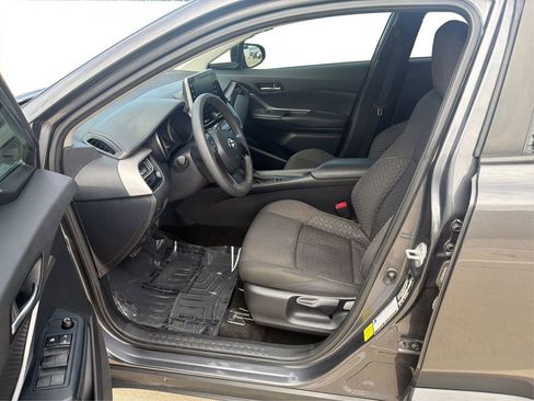 Used 2021 Toyota C-HR LE image 10