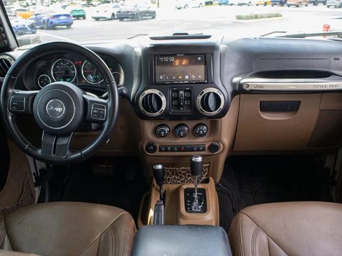 Used 2017 Jeep Wrangler Unlimited Sahara AWD/4WD image 22