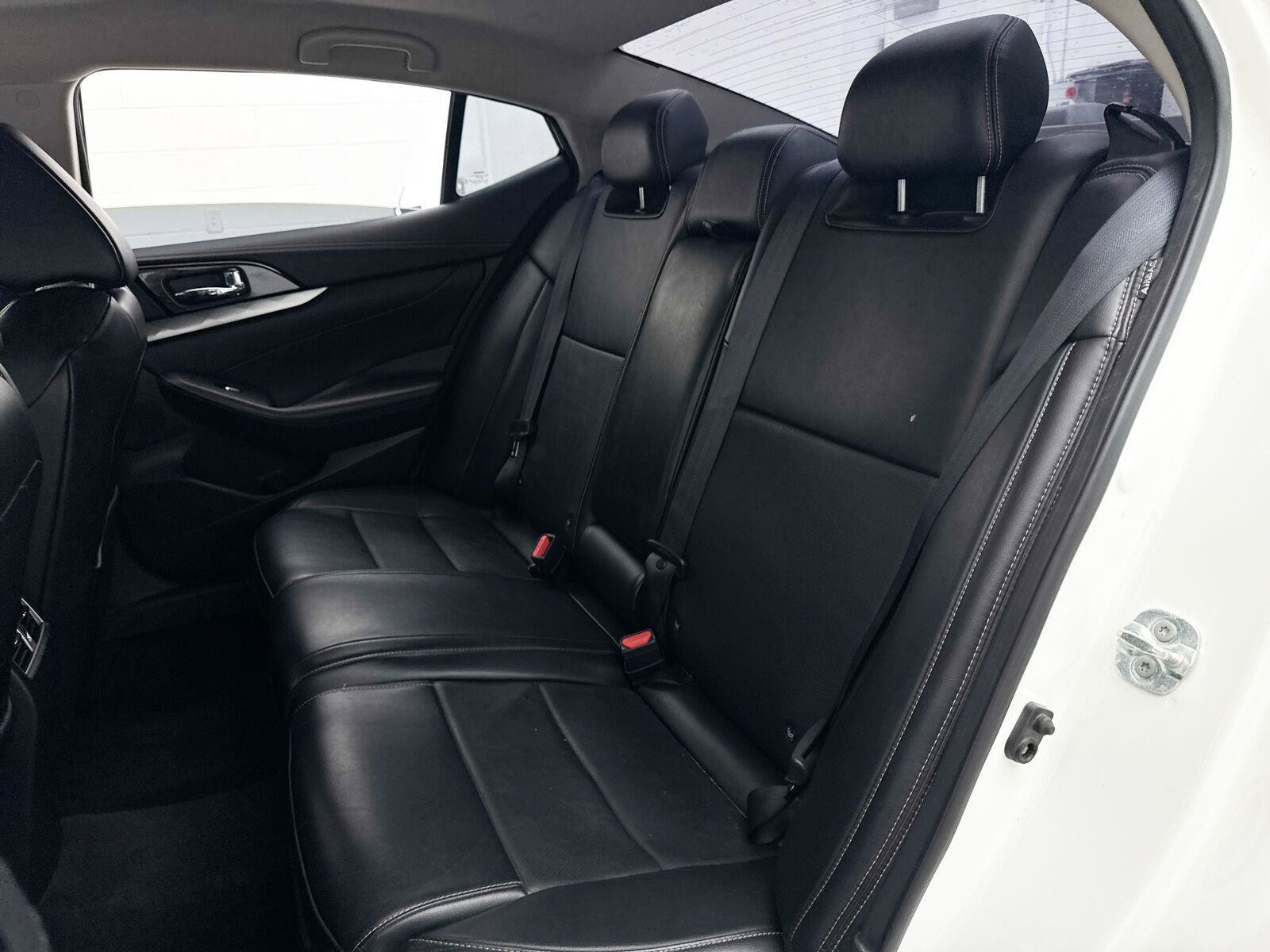 Used 2022 Nissan Maxima SV FWD image 30