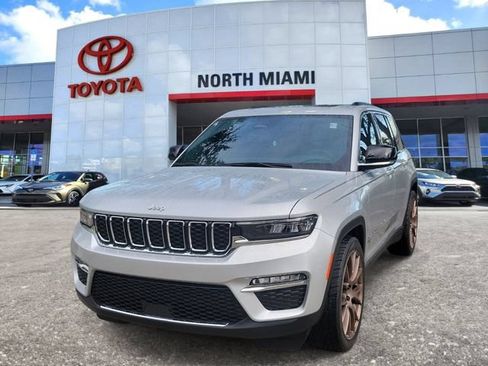 Used 2025 Jeep Grand Cherokee Limited RWD image 2
