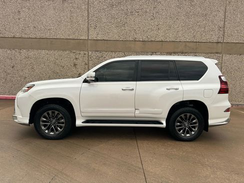 Used 2018 Lexus GX 460 image 3