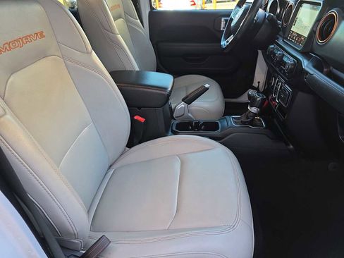 Certified 2021 Jeep Gladiator Mojave image 18