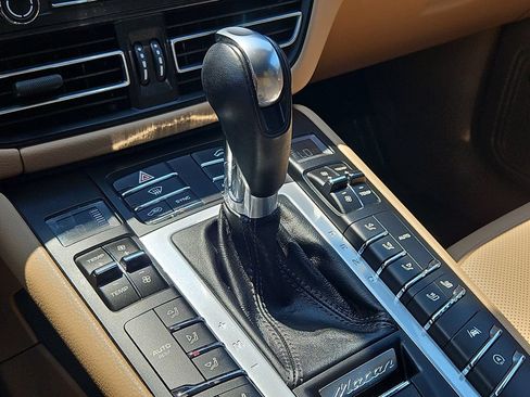 Certified 2020 Porsche Macan S AWD/4WD image 32