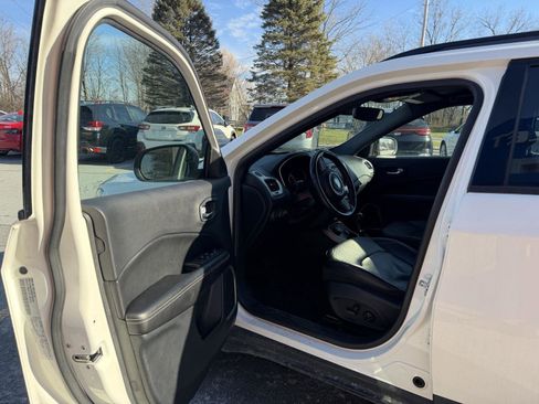 Used 2021 Jeep Compass Latitude image 10