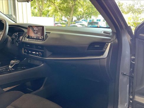 Used 2025 Nissan Rogue SV FWD image 22