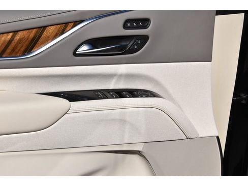 Used 2022 Cadillac Escalade Premium Luxury Platinum image 28