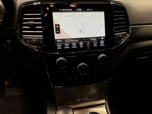 Used 2021 Jeep Grand Cherokee Laredo X image 27