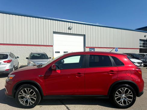 Used 2016 Mitsubishi Outlander Sport ES image 2