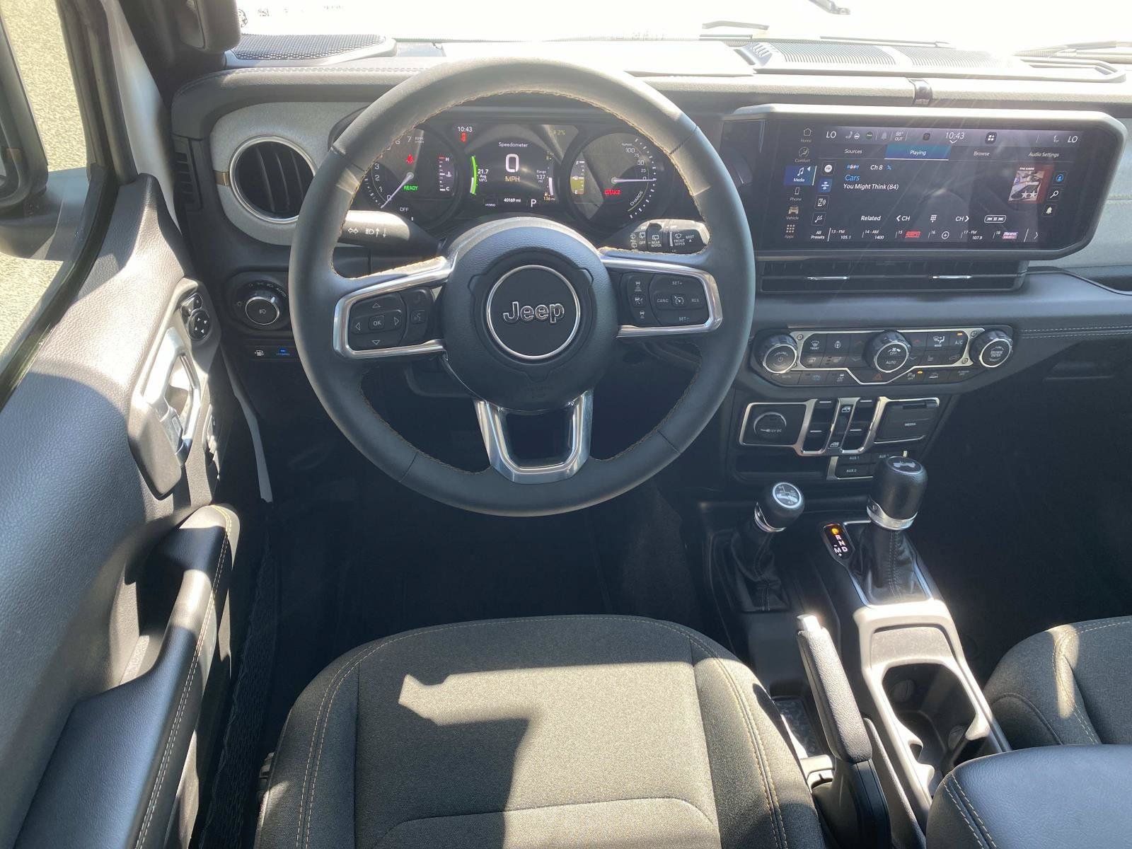 Used 2024 Jeep Wrangler Unlimited Sahara w/ Safety Group AWD/4WD image 19