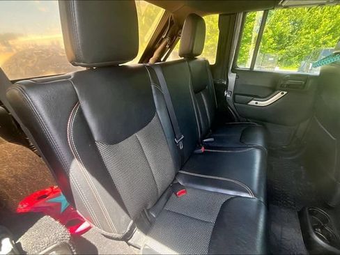 Used 2017 Jeep Wrangler Unlimited Sahara AWD/4WD image 24