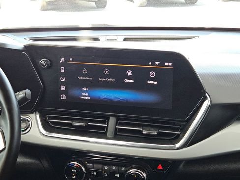 Used 2025 Chevrolet Trax LT w/ LT Convenience Package FWD image 20