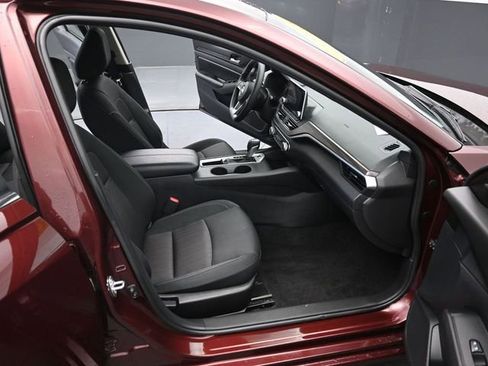 Used 2025 Nissan Altima 2.5 SV image 28