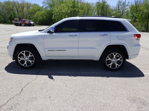 Used 2019 Jeep Grand Cherokee Overland AWD/4WD image 2
