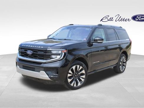 Used 2025 Ford Expedition Platinum w/ Driver's Package AWD/4WD image 1