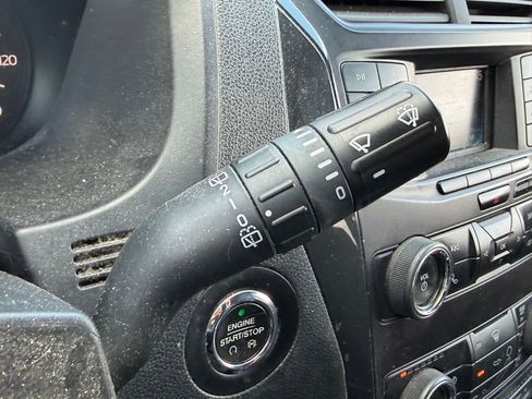 Used 2018 Ford Explorer XLT image 13