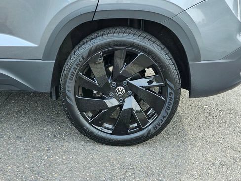 Used 2024 Volkswagen Taos SEL AWD/4WD image 9