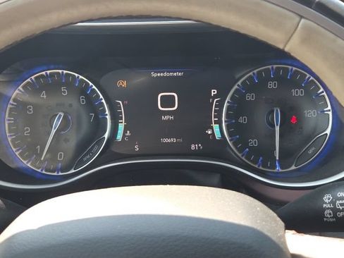 Used 2018 Chrysler Pacifica Limited w/ Advanced Safetytec Group FWD image 47
